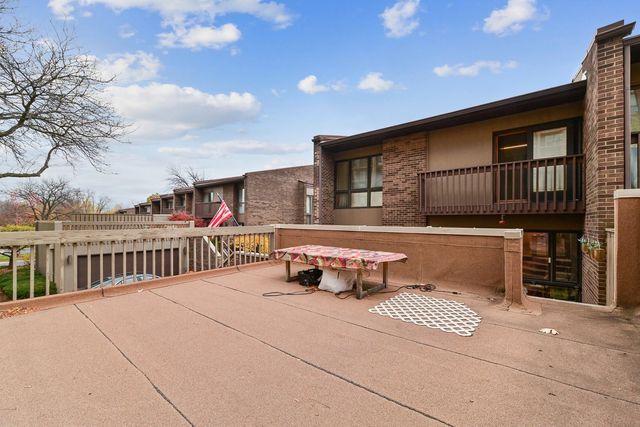 351 S Dominion Drive, Wood Dale, IL 60191