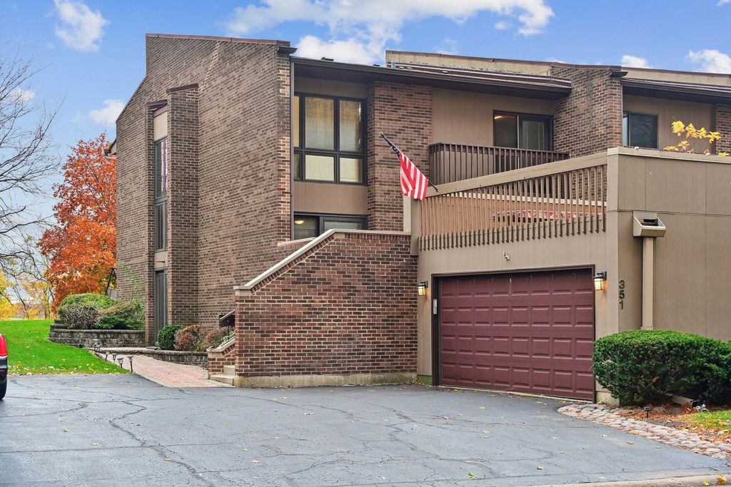 351 S Dominion Drive, Wood Dale, IL 60191