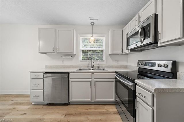 528 Lawrence Ridge, Lewisville, NC 27023