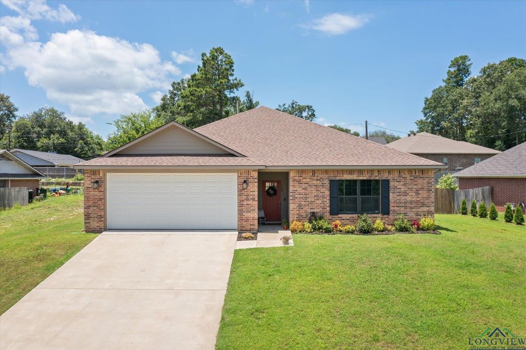 169 Hollybrook Street, Gilmer, TX 75644