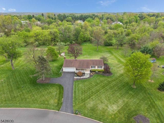 2 Michael Ln, East Amwell Twp., NJ 08551