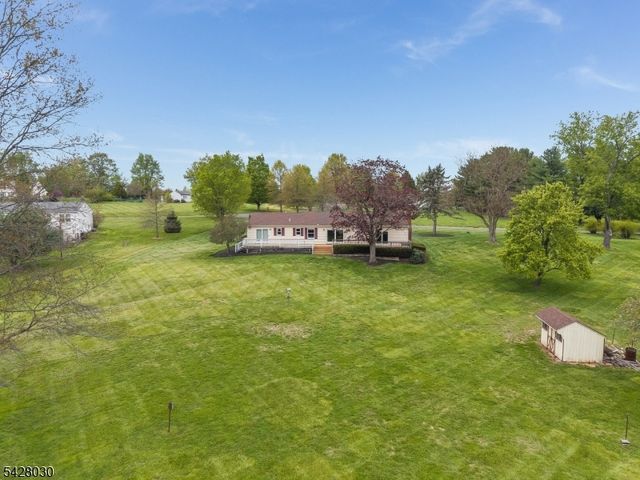 2 Michael Ln, East Amwell Twp., NJ 08551