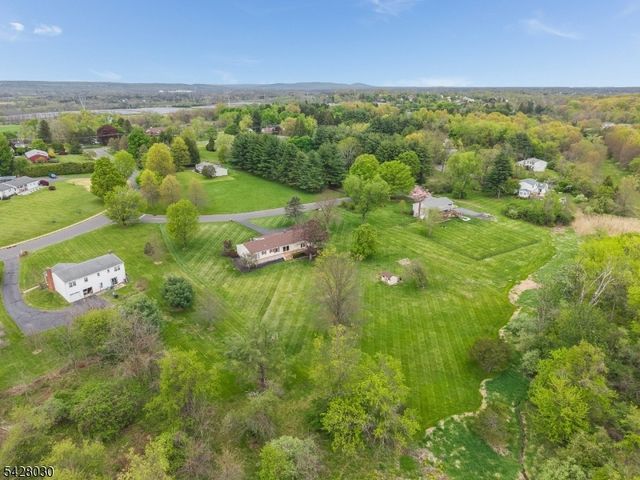 2 Michael Ln, East Amwell Twp., NJ 08551