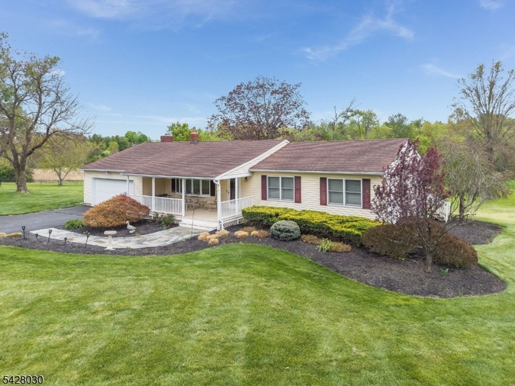 2 Michael Ln, East Amwell Twp., NJ 08551