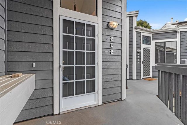 8211 Mainsail Drive 202, Huntington Beach, CA 92646