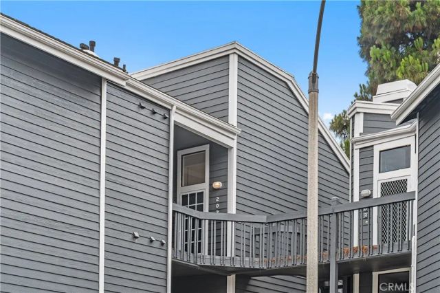 8211 Mainsail Drive 202, Huntington Beach, CA 92646