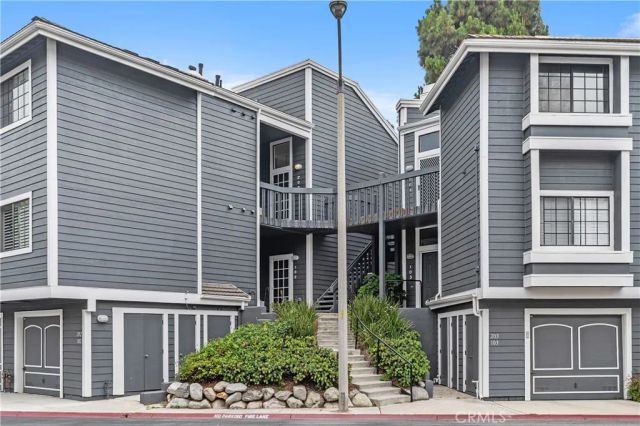 8211 Mainsail Drive 202, Huntington Beach, CA 92646