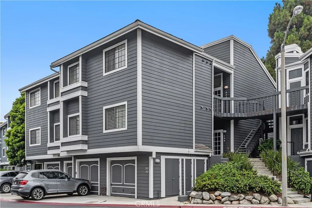 8211 Mainsail Drive 202, Huntington Beach, CA 92646