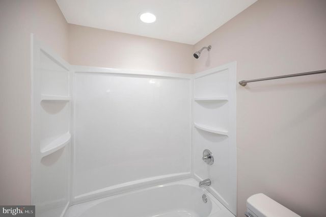 5200 HAMS FORD RD, Woodford, VA 22580