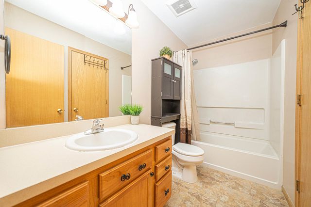 517 Silver Leaf Drive 517, Joliet, IL 60431