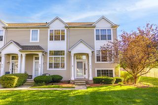 517 Silver Leaf Drive 517, Joliet, IL 60431