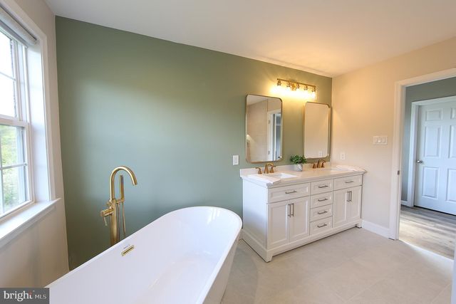 208 LIBERTY CIR, East Fallowfield Township, PA 19320