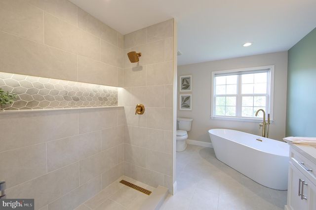 208 LIBERTY CIR, East Fallowfield Township, PA 19320