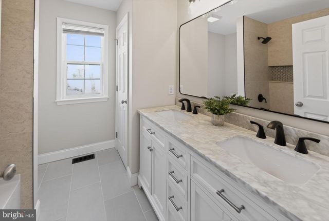 208 LIBERTY CIR, East Fallowfield Township, PA 19320