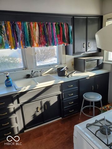 30 W 39th Street, Anderson, IN 46013