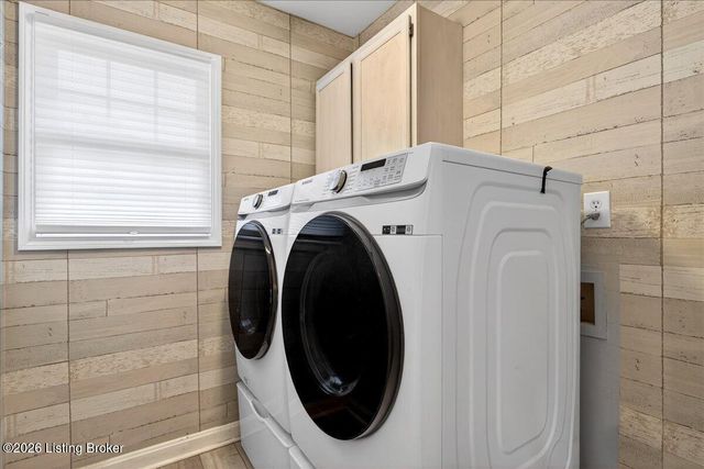 7911 Princess Wood Ct, Louisville, KY 40214