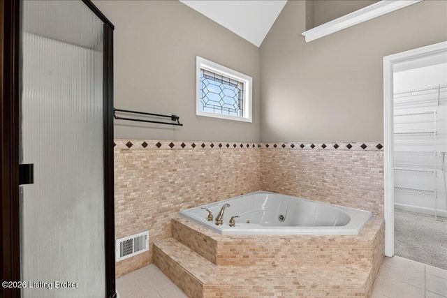 7911 Princess Wood Ct, Louisville, KY 40214