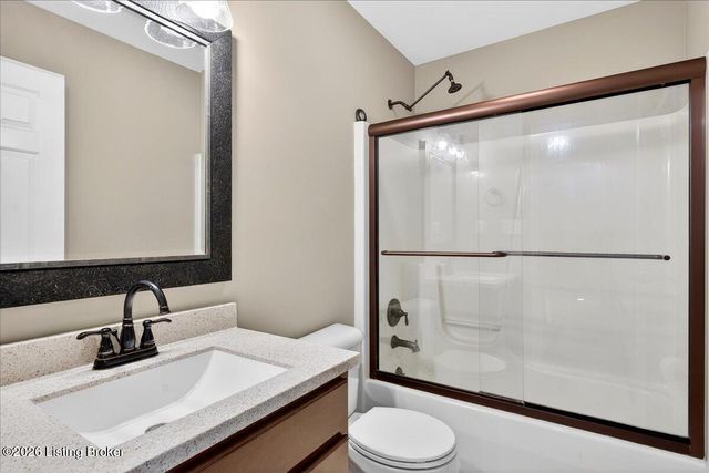 7911 Princess Wood Ct, Louisville, KY 40214