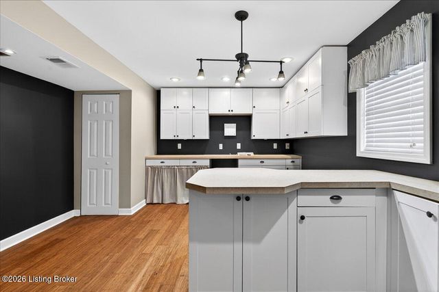 7911 Princess Wood Ct, Louisville, KY 40214