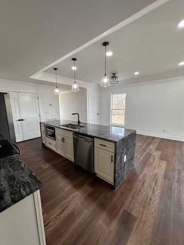 215 W End Ave, Mcminnville, TN 37110