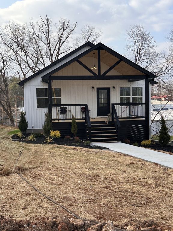 215 W End Ave, Mcminnville, TN 37110