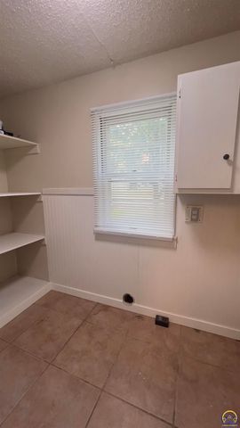 912 SW Frazier AVE, Topeka, KS 66606
