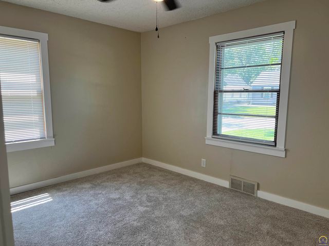 912 SW Frazier AVE, Topeka, KS 66606