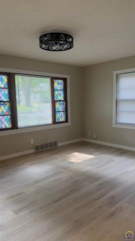 912 SW Frazier AVE, Topeka, KS 66606