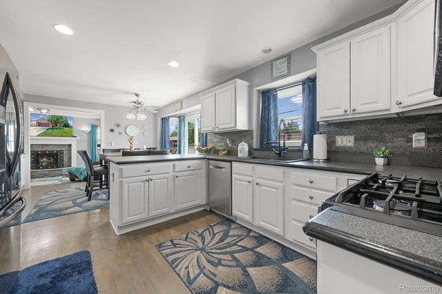 24909 Foxmoor Boulevard, Woodhaven, MI 48183