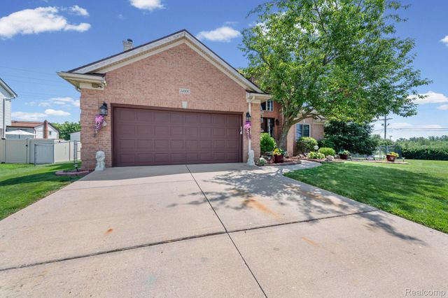 24909 Foxmoor Boulevard, Woodhaven, MI 48183