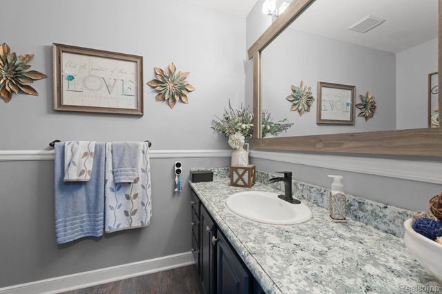 24909 Foxmoor Boulevard, Woodhaven, MI 48183