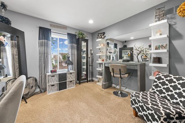 24909 Foxmoor Boulevard, Woodhaven, MI 48183