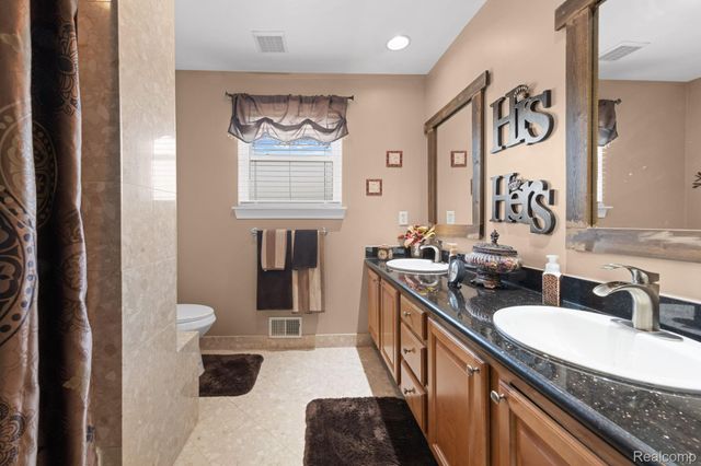 24909 Foxmoor Boulevard, Woodhaven, MI 48183