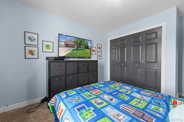 24909 Foxmoor Boulevard, Woodhaven, MI 48183