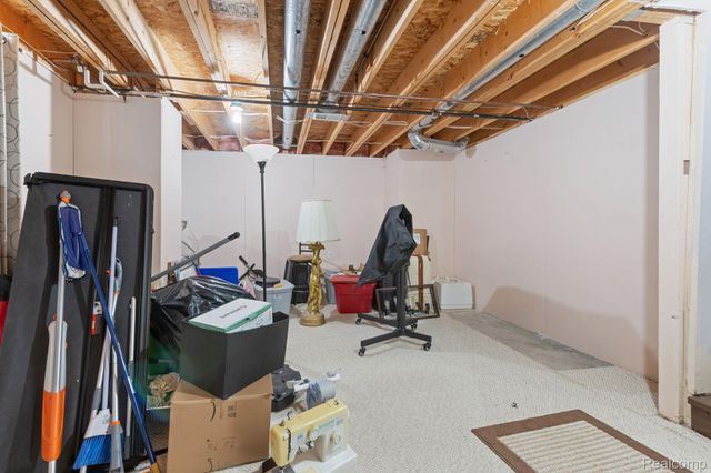 24909 Foxmoor Boulevard, Woodhaven, MI 48183