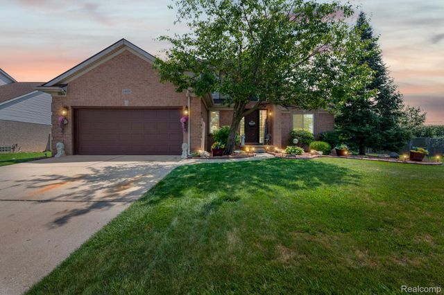 24909 Foxmoor Boulevard, Woodhaven, MI 48183