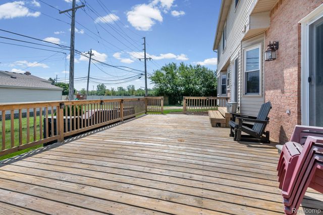 24909 Foxmoor Boulevard, Woodhaven, MI 48183