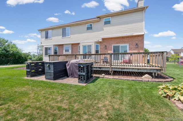 24909 Foxmoor Boulevard, Woodhaven, MI 48183