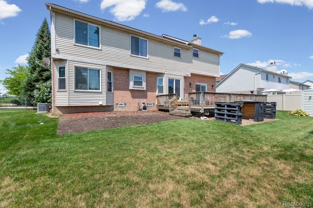 24909 Foxmoor Boulevard, Woodhaven, MI 48183