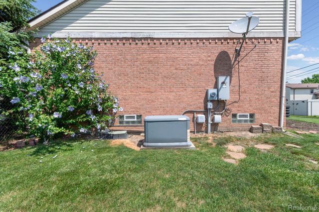 24909 Foxmoor Boulevard, Woodhaven, MI 48183