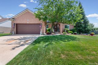 24909 Foxmoor Boulevard, Woodhaven, MI 48183