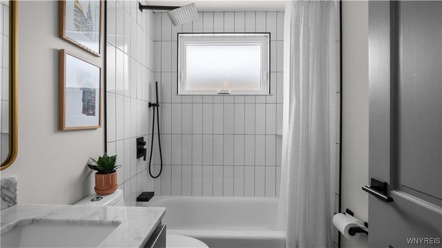 124 Dartwood Drive, Cheektowaga, NY 14227