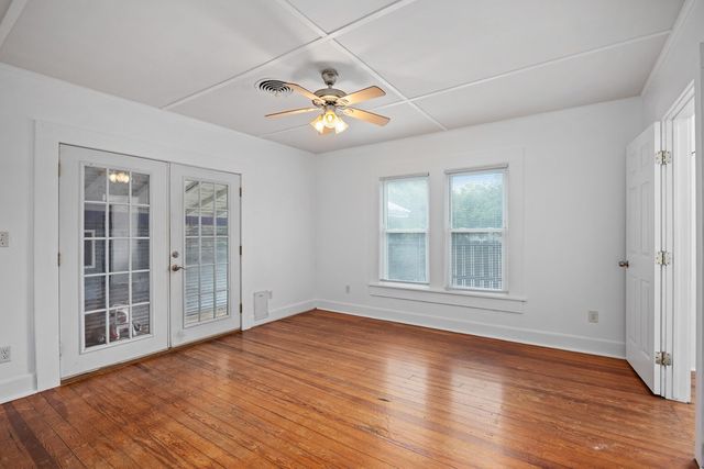 924 Bulwer Ave, Kerrville, TX 78028