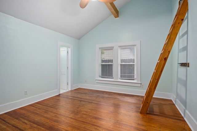 924 Bulwer Ave, Kerrville, TX 78028