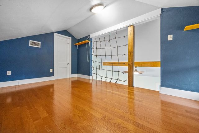 924 Bulwer Ave, Kerrville, TX 78028