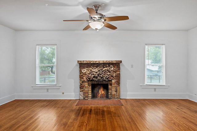 924 Bulwer Ave, Kerrville, TX 78028