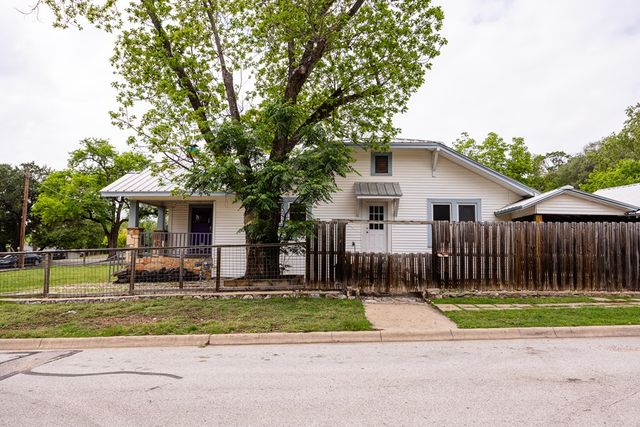 924 Bulwer Ave, Kerrville, TX 78028