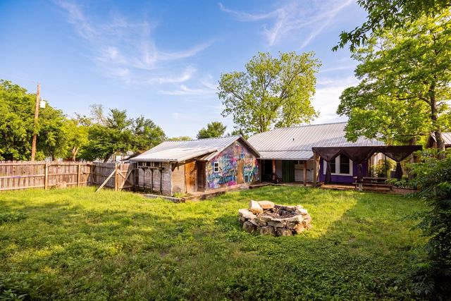 924 Bulwer Ave, Kerrville, TX 78028
