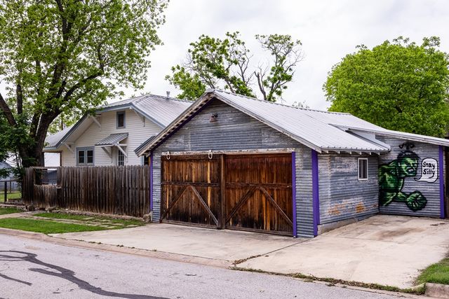 924 Bulwer Ave, Kerrville, TX 78028