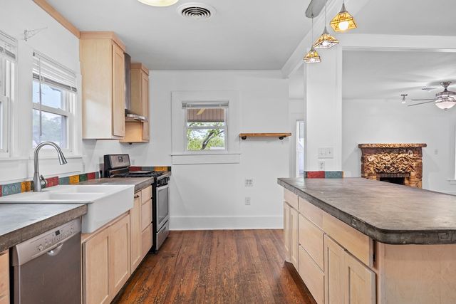 924 Bulwer Ave, Kerrville, TX 78028
